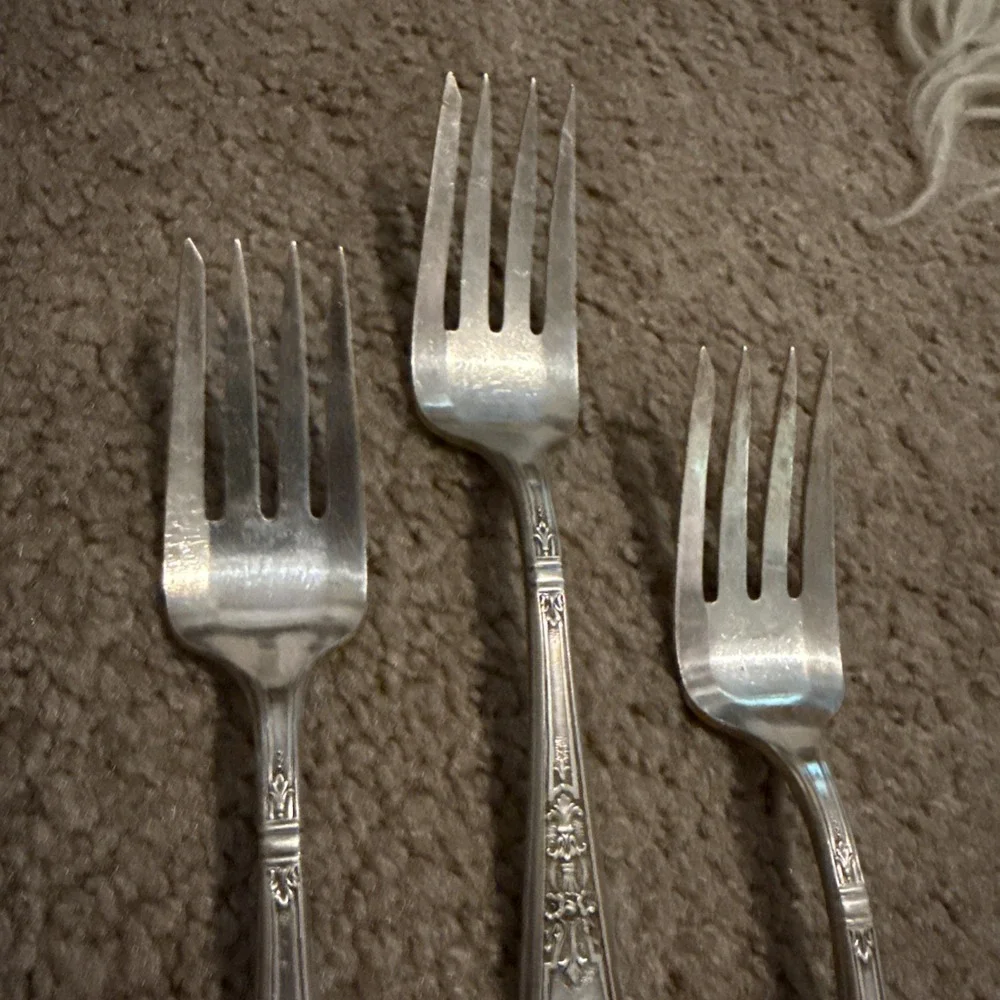 Vintage 1847 Rogers Bros Ambassador Dessert Forks  3